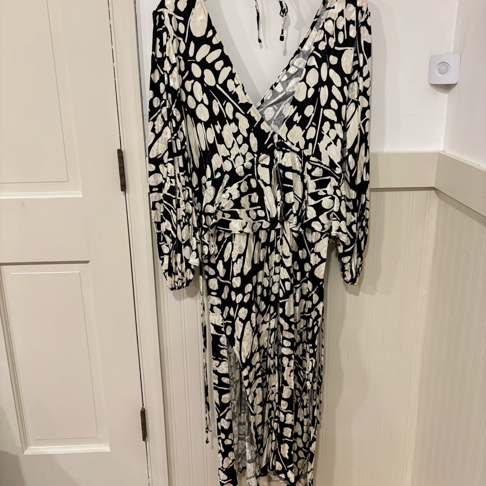 Topshop Black and Cream Long Sleeve Dress